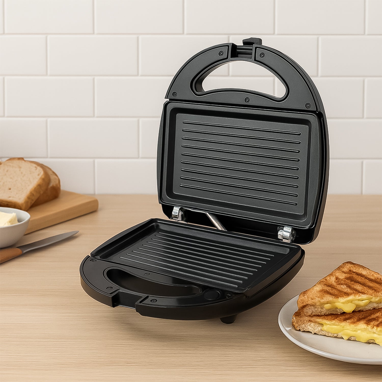 Sandwich Maker With Interchangeable Plates