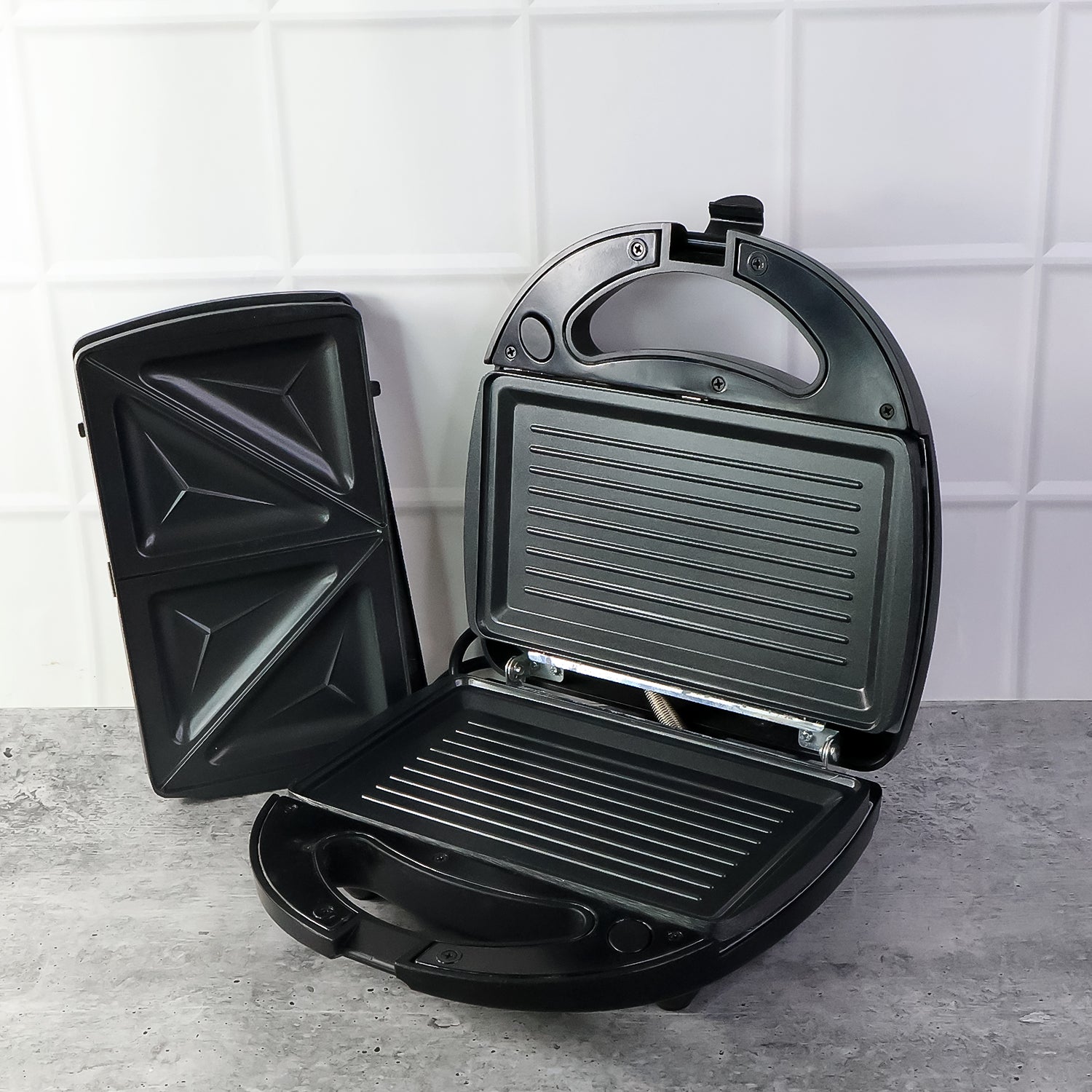 Sandwich Maker With Interchangeable Plates