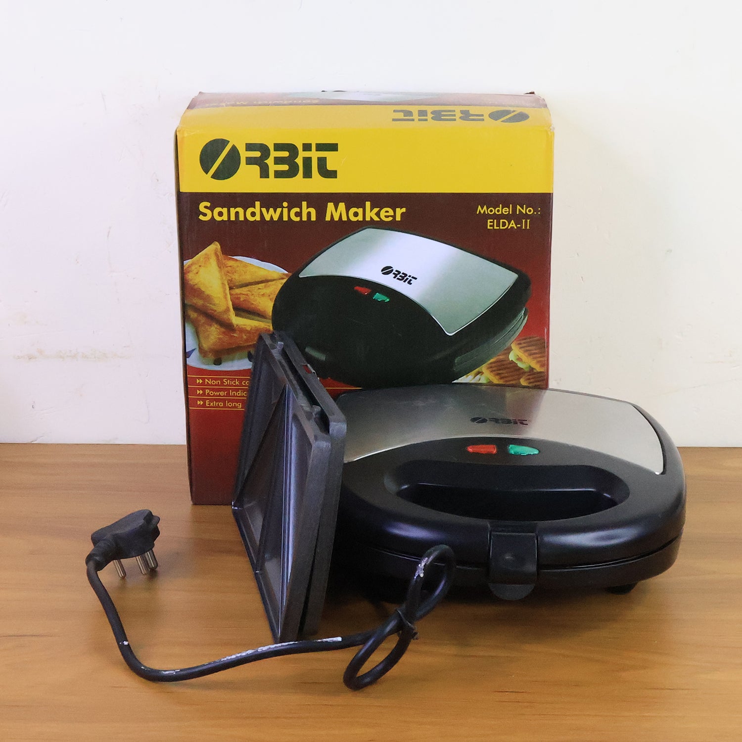 Sandwich Maker With Interchangeable Plates